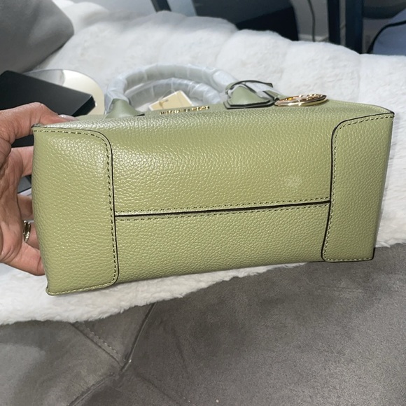 NWT Michael Kors Sheila Small Light Sage Vegan Leather Center Zip Satchel - Picture 5 of 12